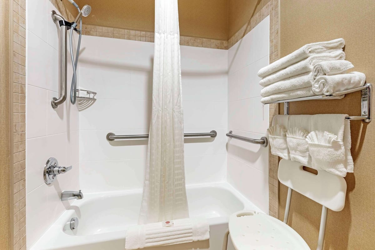 desk, iron/ironing board, free cots/infant beds, rollaway beds