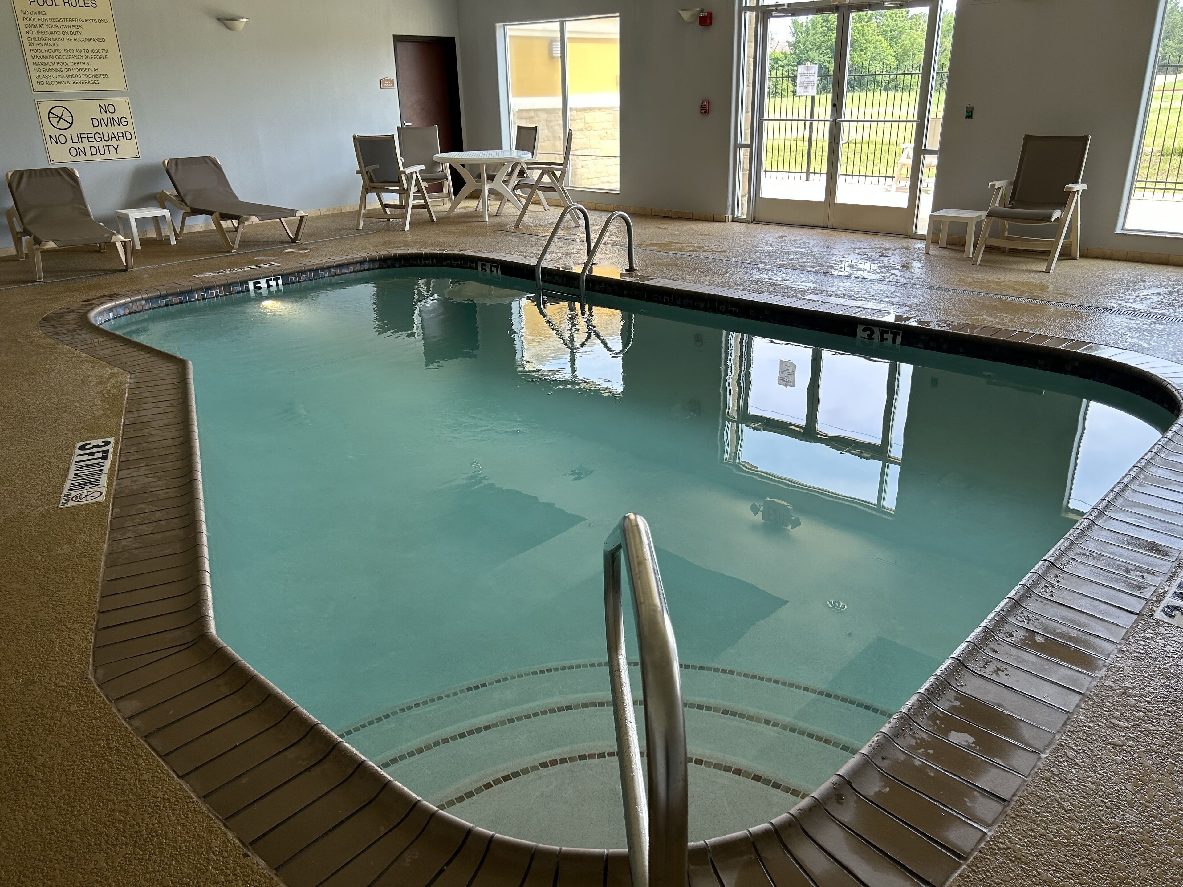 indoor pool, pool loungers