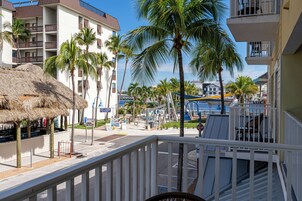 Comfort Condo | Terrace/patio