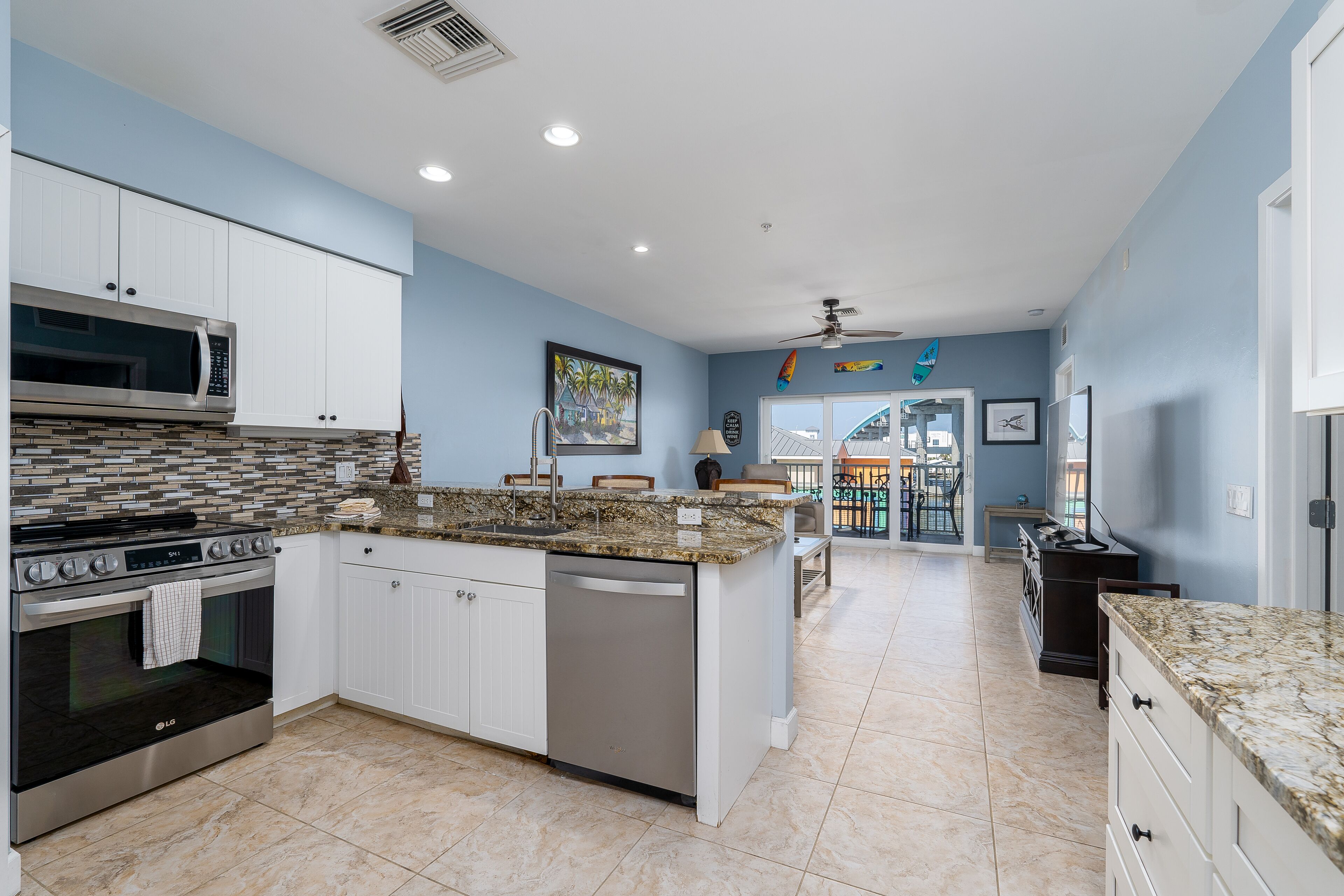 panoramic condo, 2 bedrooms, 2 bathrooms, bay view (unit 312) | private kitchen | full-sized fridge, microwave, stovetop, dishwasher