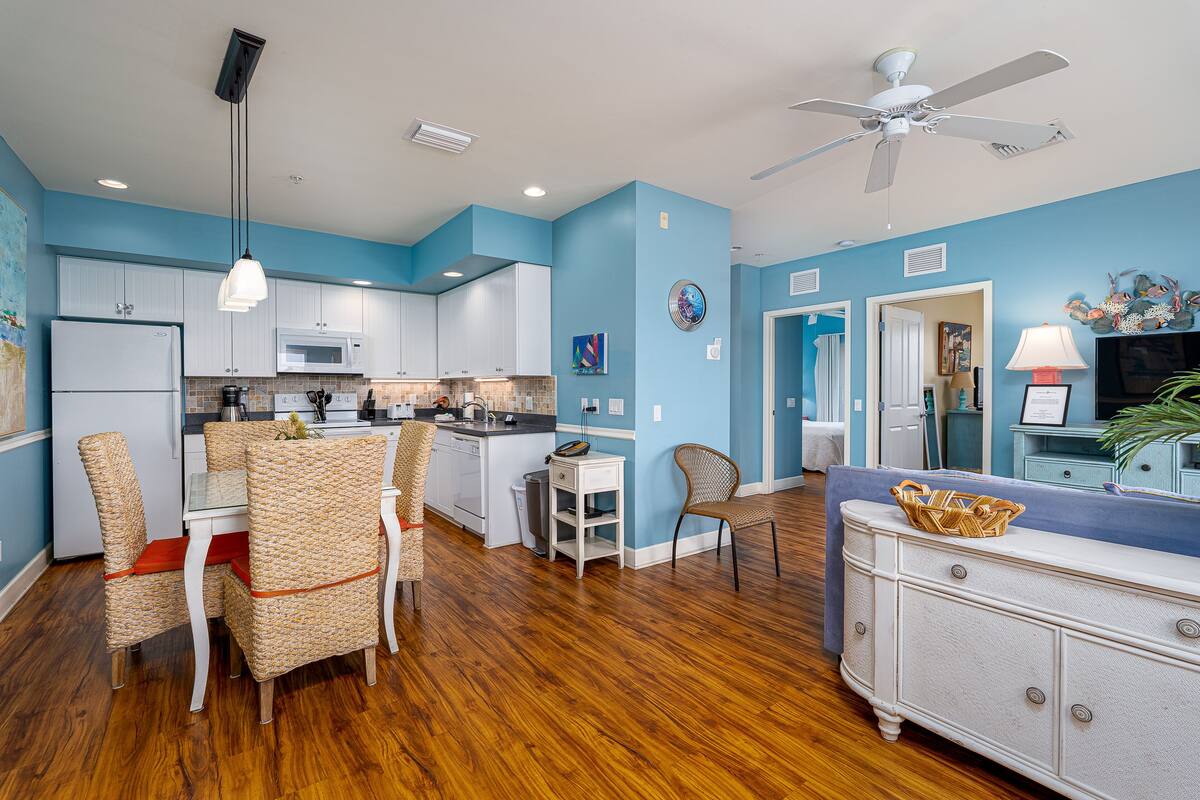 condo, 2 bedrooms 1 bath, city view (unit 318) | in-room dining