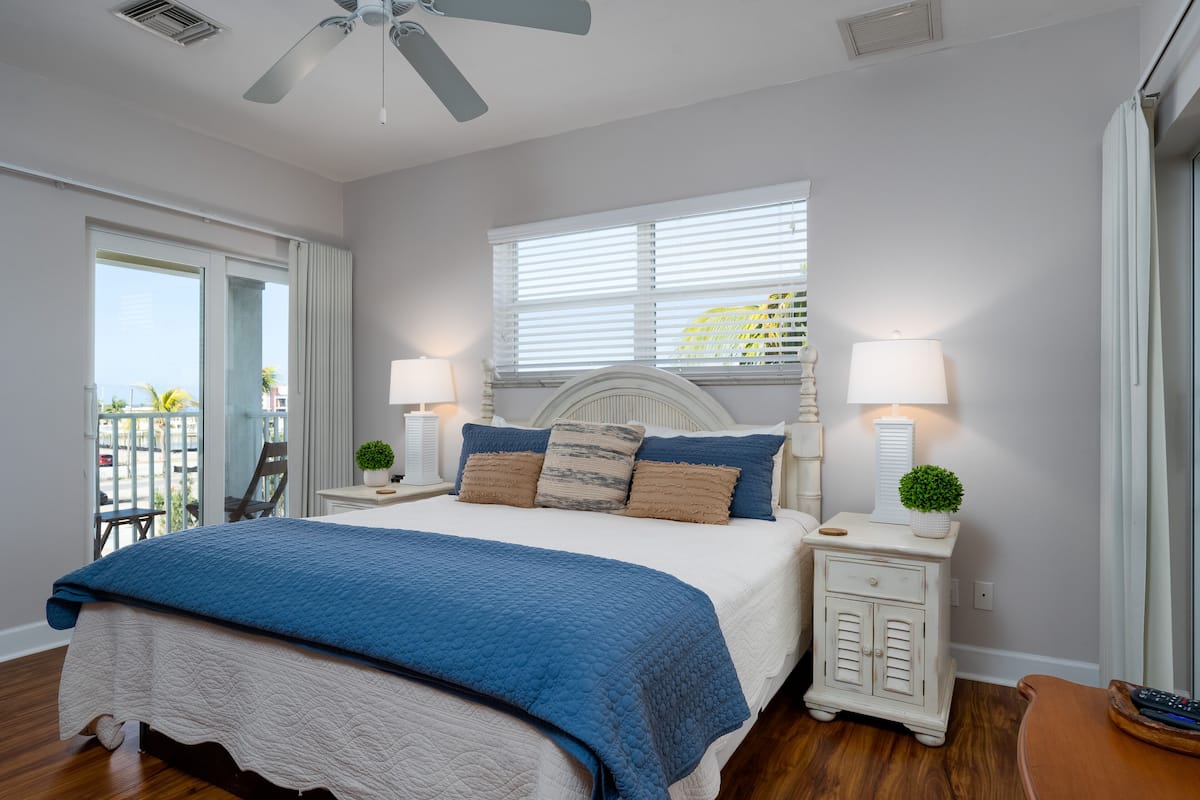 Condo, 2 Bedrooms 1 Bath, City View (unit 301) | 1 habitación, ropa de cama de alta calidad y decoración personalizada