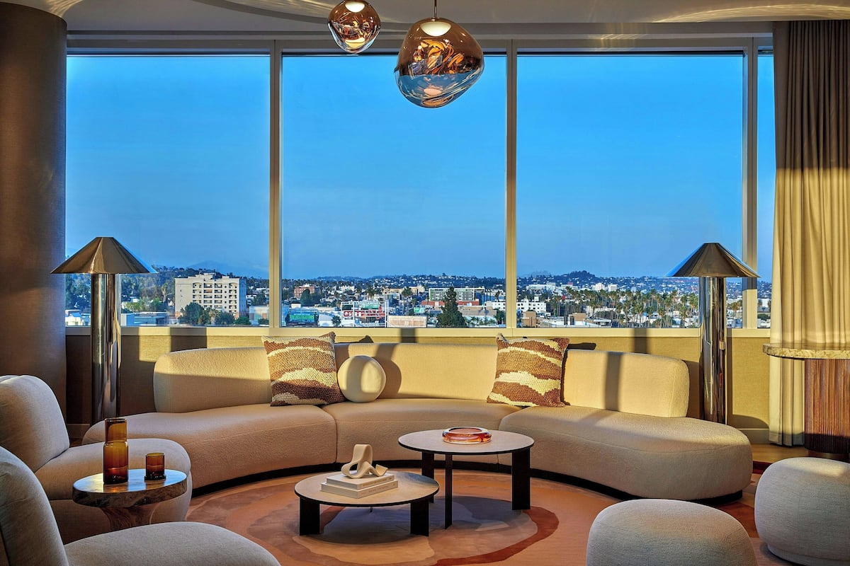 Penthouse Suite | Living room | 42-inch flat-screen TV with cable channels, TV, iPod dock