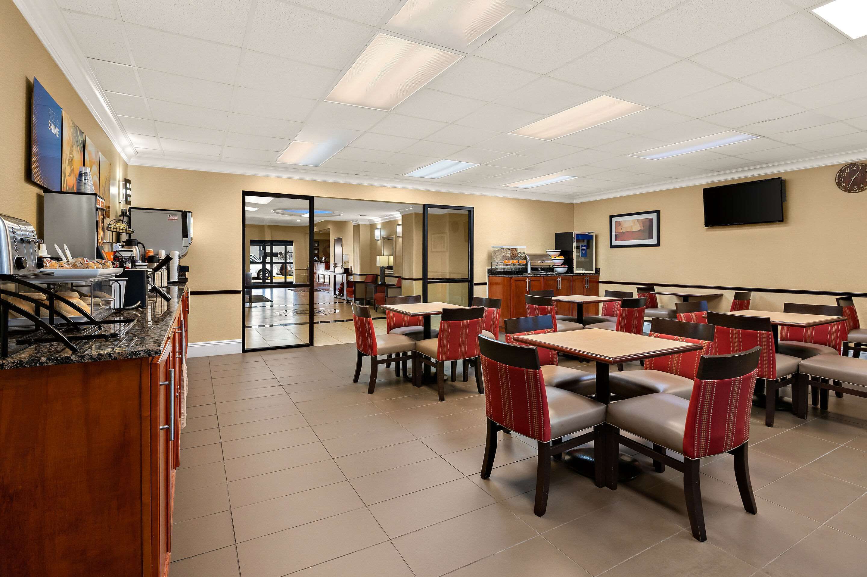 free buffet breakfast