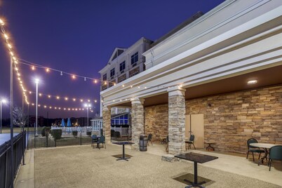 Best Western Plus Rose City Conference Center Inn