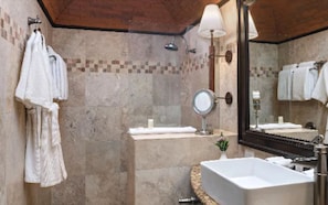 Deluxe Room, 2 Queen Beds | Bathroom | Shower, designer toiletries, hair dryer, bathrobes - Hotel Camino Real Antigua (Antigua Guatemala)