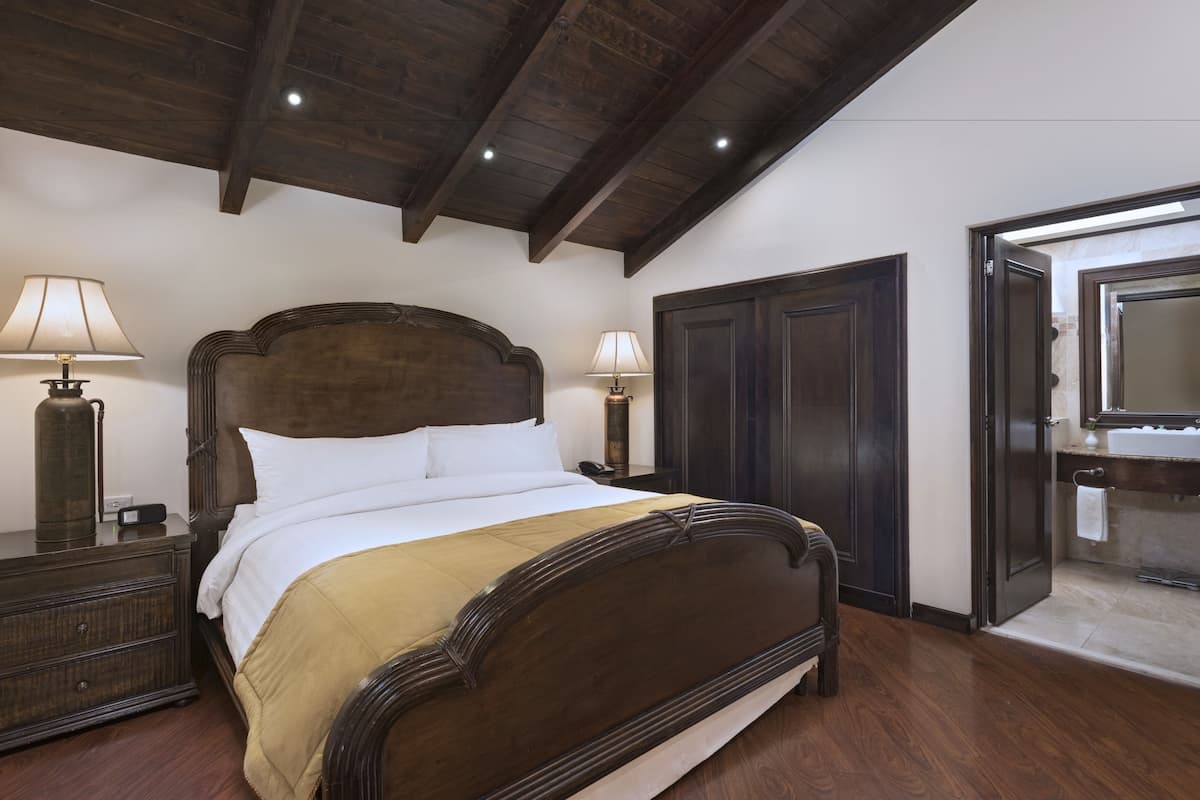 Hochwertige Bettwaren, Daunenbettdecken, Pillowtop-Betten, Minibar