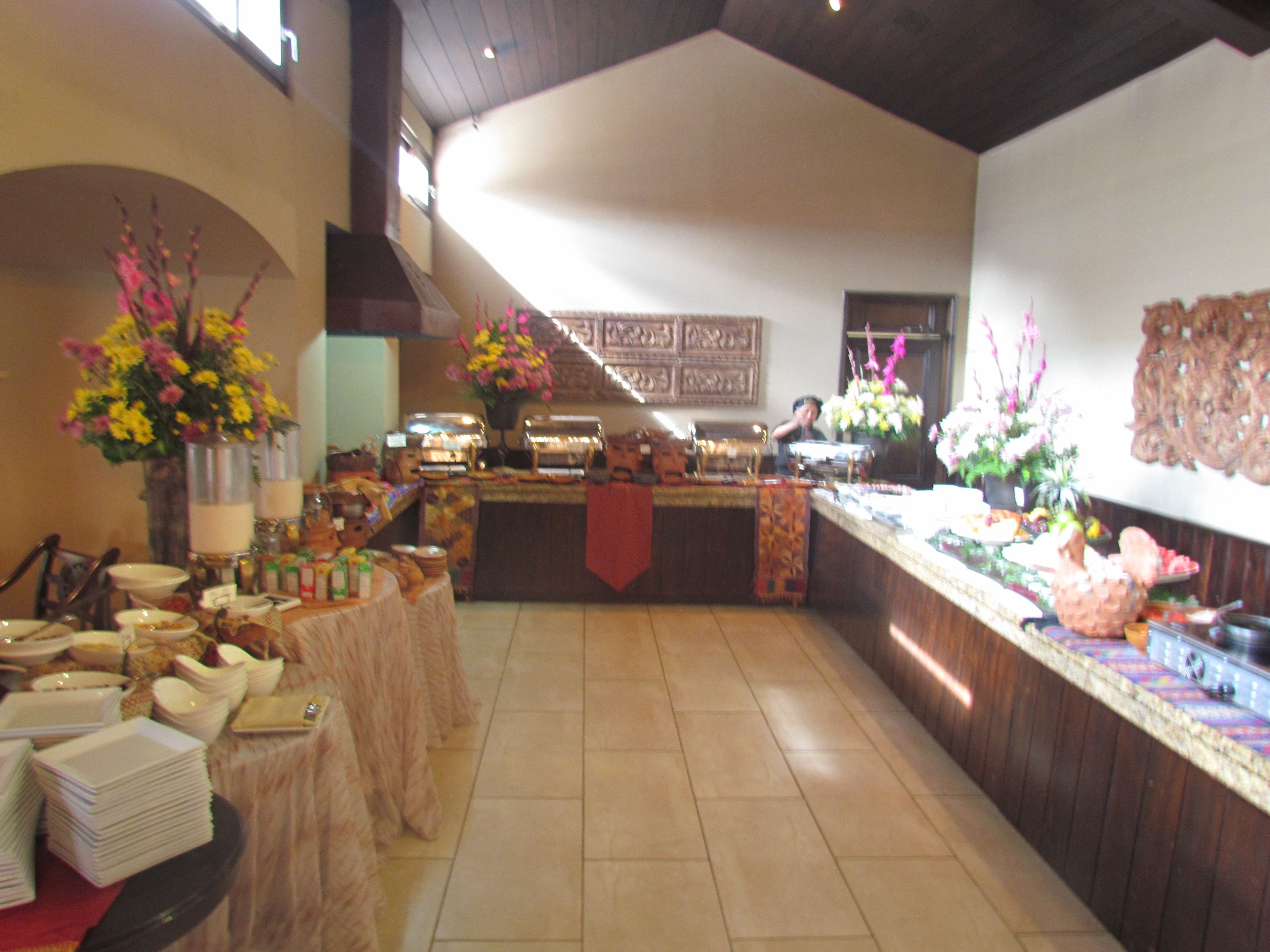Colazione a buffet, servita nel weekend (25 USD a persona) 