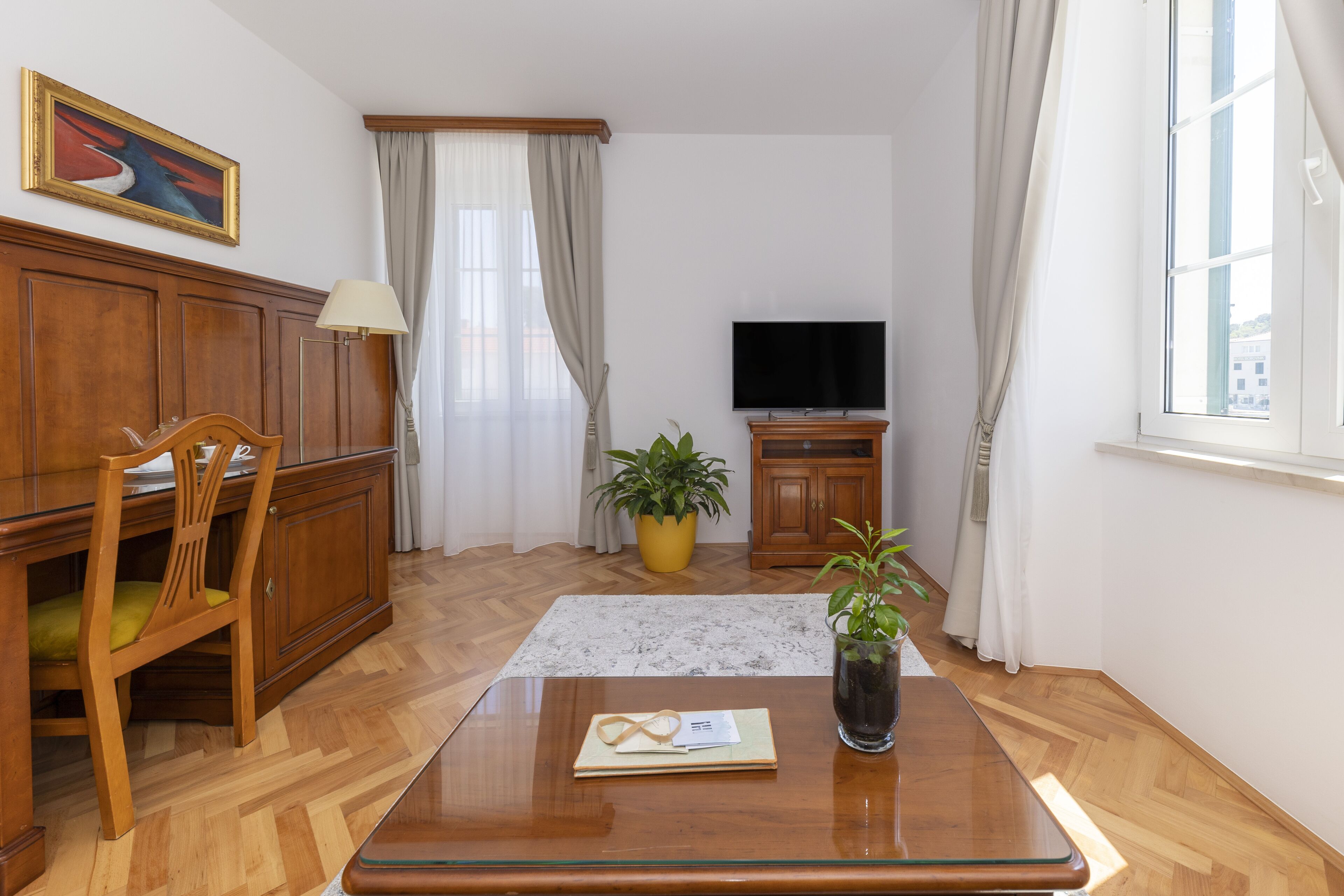 deluxe suite, sea view | living area | lcd tv