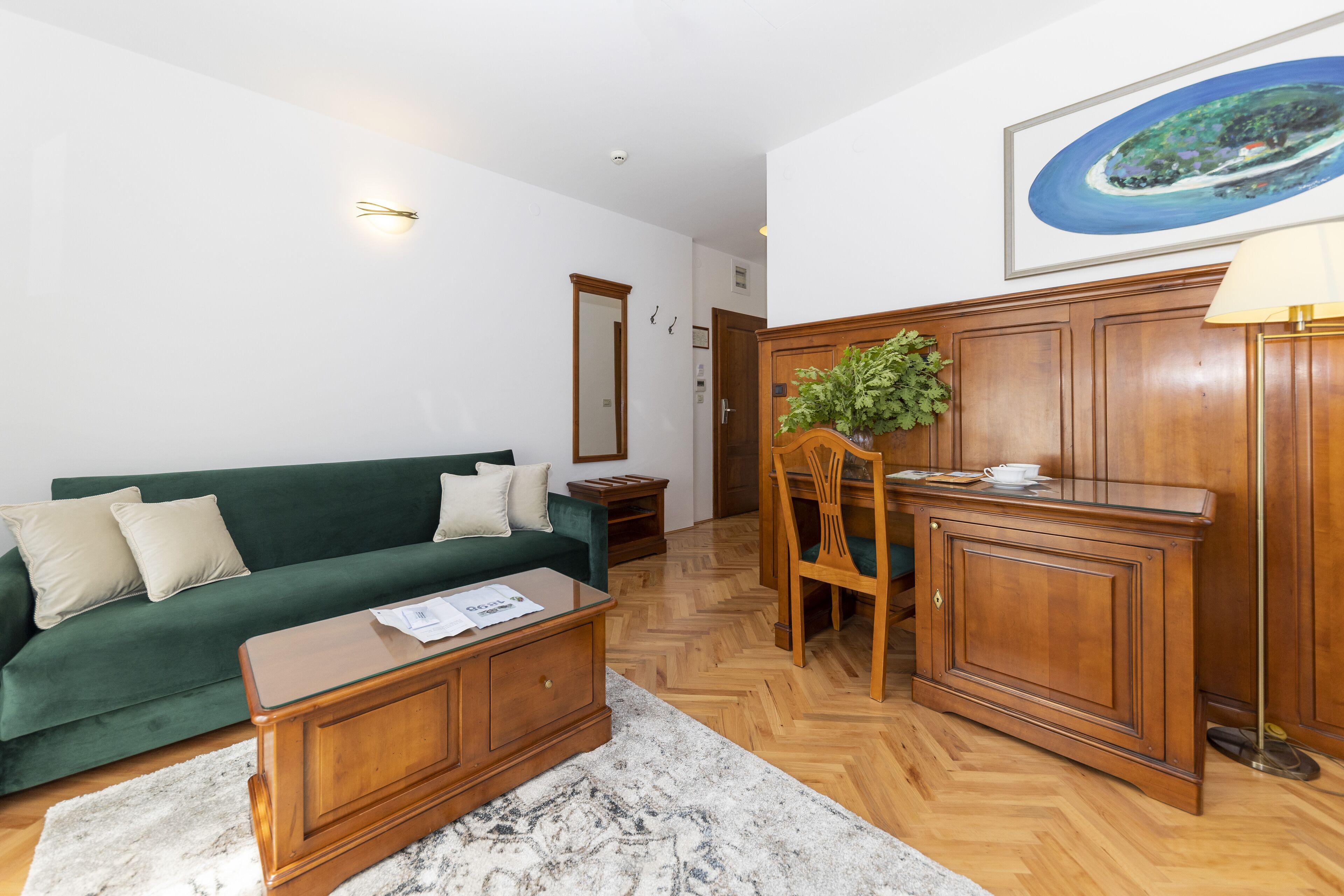 deluxe suite, sea view | living area | lcd tv