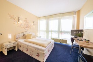 Comfort Single Room | Hypo-allergenic bedding, desk, laptop workspace, blackout drapes - Europa Hotel Fürth (Fuerth)