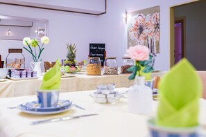 Buffet breakfast on weekdays (EUR 11.50 per person) - Europa Hotel Fürth (Fuerth)