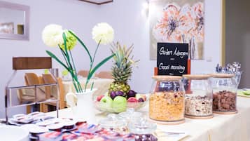 Ontbijtbuffet op werkdagen (EUR 11.50 per persoon)