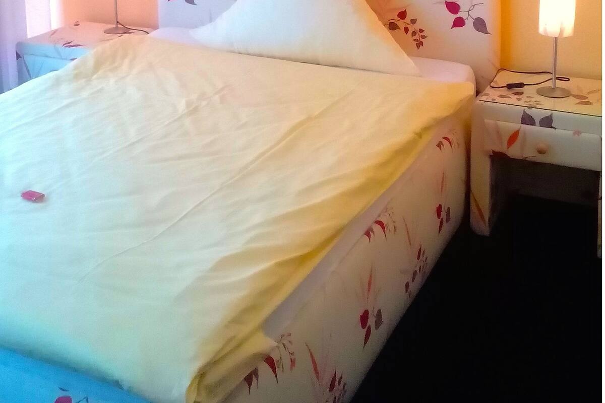 Standard Single Room | Hypo-allergenic bedding available, desk, laptop workspace