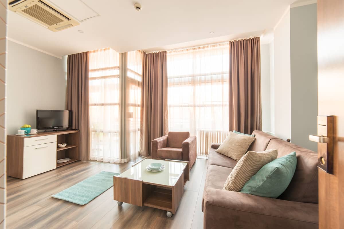 Minibar, in-room safe, desk, blackout curtains