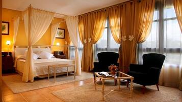 Doble especial Bañera Hidromasaje | Memory foam beds, minibar, desk, free WiFi