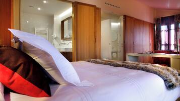 Chambre Double Supérieure | Matelas mémoire de forme, minibar, bureau, Wi-Fi gratuit