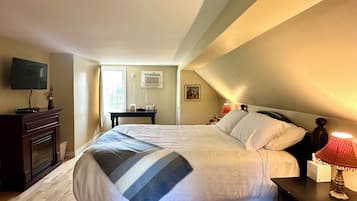 Room 4 Queen | 1 bedroom, premium bedding, down comforters, Tempur-Pedic beds