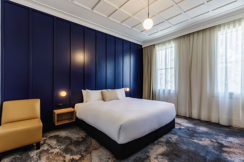 Royal Exhibition Hotel