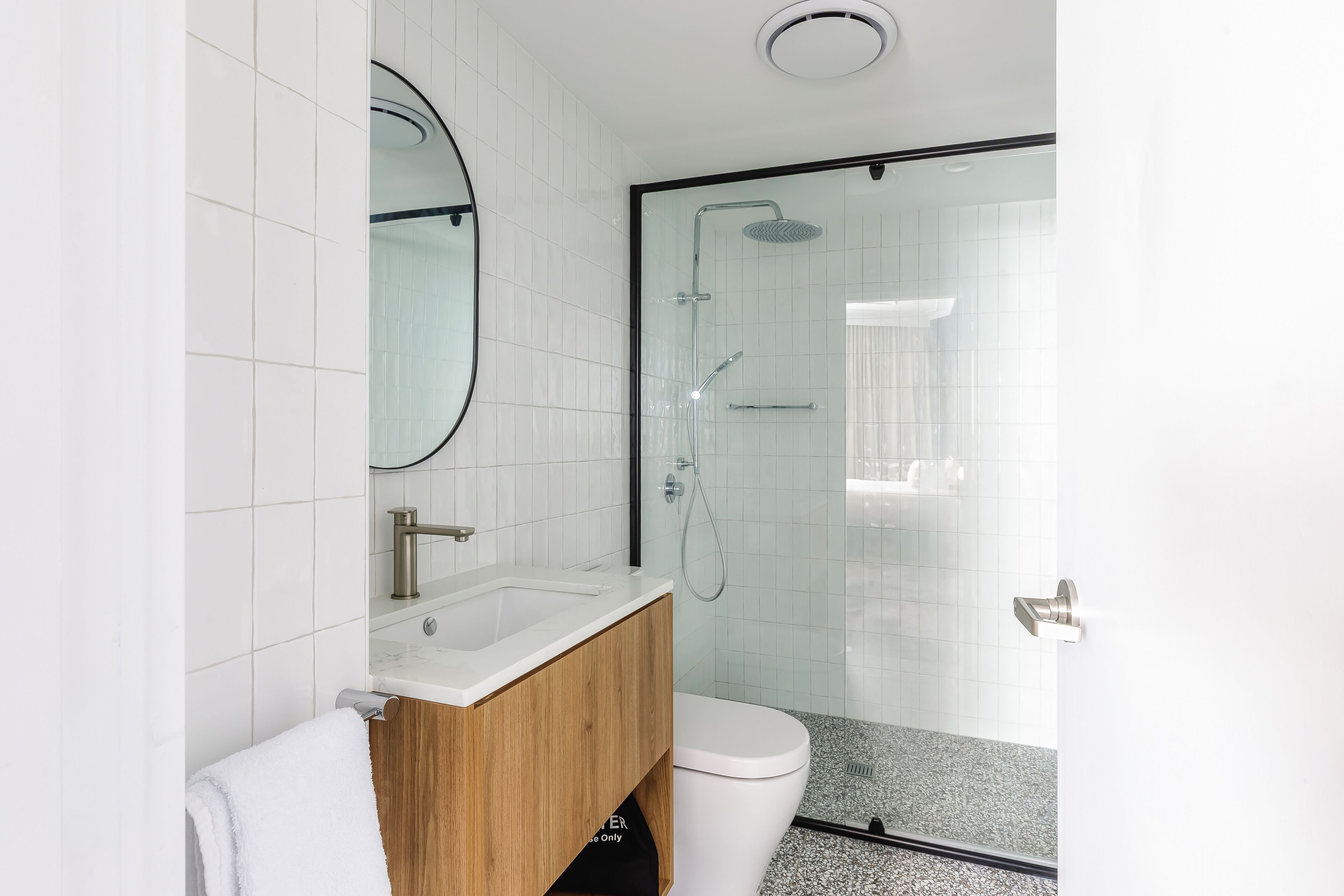 Superior Double Room, 1 King Bed, Non Smoking | Bathroom | Shower, rainfall showerhead, free toiletries, hair dryer