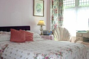 Double Room with Shared Bathroom | Individually decorated, individually furnished, iron/ironing board