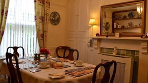 Breakfast area - Knights Rest (Burnham-on-Sea)