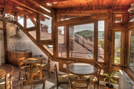 Daily buffet breakfast for a fee