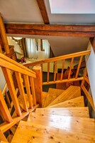 Svíta - 1 svefnherbergi | Stofa | 82-cm LED-sjónvarp með kapalrásum, sjónvarp.