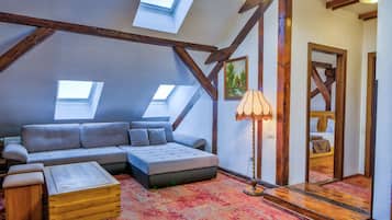 Suite, 1 Bedroom | Living area