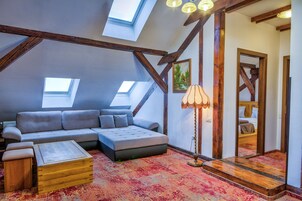 Svíta - 1 svefnherbergi | Stofa | 82-cm LED-sjónvarp með kapalrásum, sjónvarp.