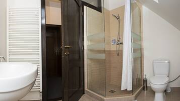 Shower, free toiletries, hair dryer, towels