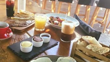 Bar tepi kolam renang