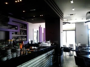 Bar (on property) - Kipseli Hotel (Volos)