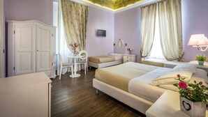 A bedroom with a large bed, two bedside tables, a desk, and a chair. - Hotel Ferrucci Firenze (Florence)
