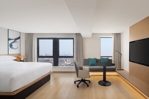 Desk, iron/ironing board, rollaway beds, free wired internet - Ramada Plaza by Wyndham Pu Dong South Shanghai (Shanghai)