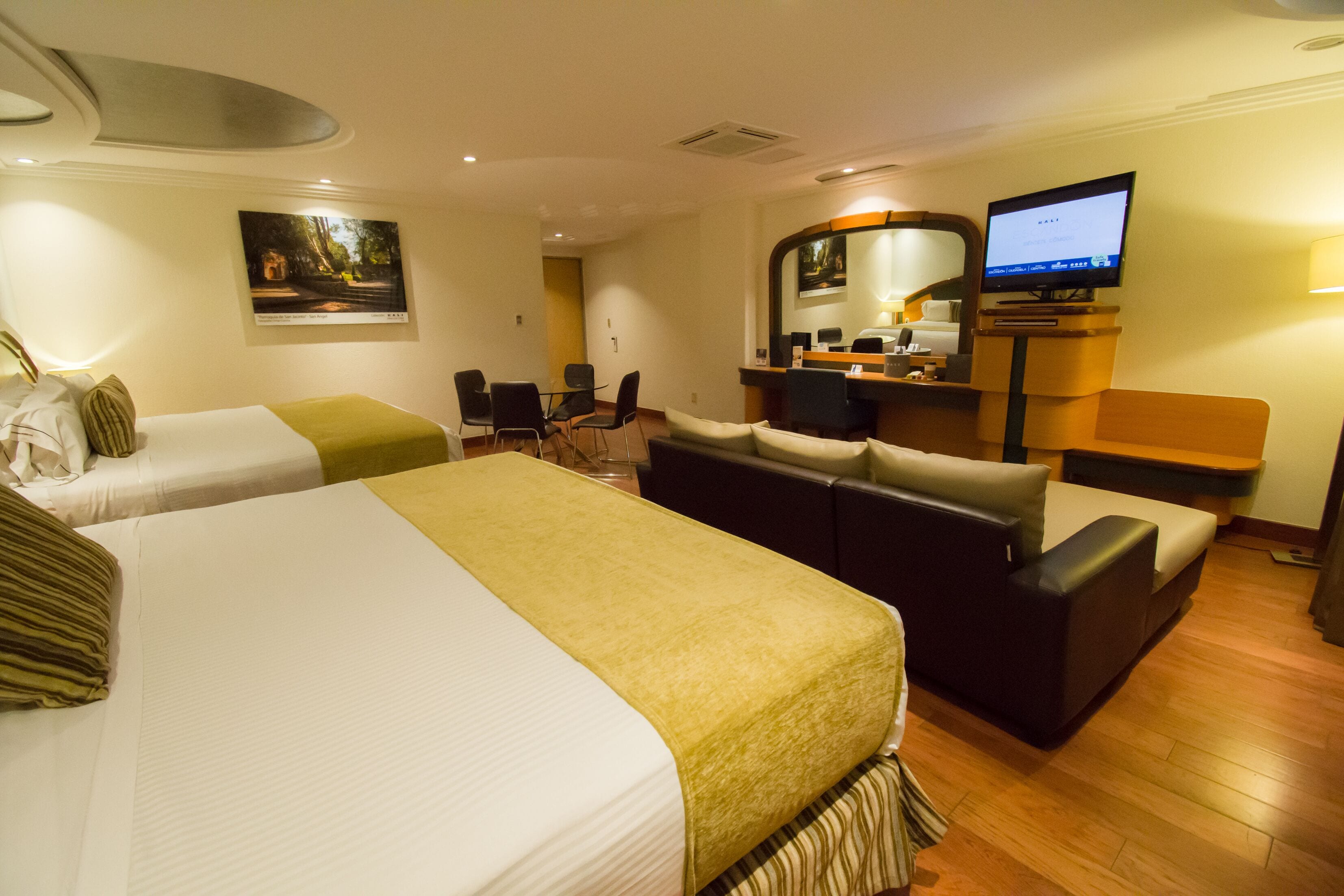  Family Room | 高級寝具、羽毛の掛け布団、セレクト コンフォート製ベッド、セーフティボックス (室内)