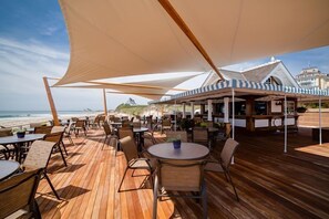 Outdoor dining - Ocean House (Westerly)
