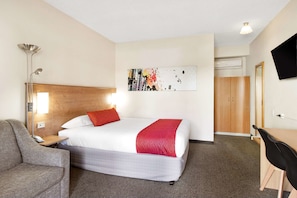 Habitación Deluxe, 1 cama de matrimonio, no fumadores | Escritorio, tabla de planchar con plancha, wifi gratis y ropa de cama