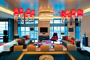 37-inch LCD TV with digital channels, Smart TV, Netflix - Le Meridien Chongqing, Nan'an (Chongqing)