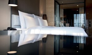 Down duvets, in-room safe, individually decorated - Le Meridien Chongqing, Nan'an (Chongqing)