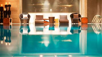 Una piscina techada