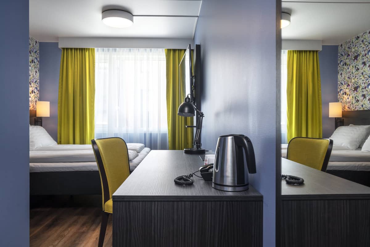 Camera Standard con 2 letti singoli, non fumatori | Biancheria da letto di alta qualità, materassi a doppio strato, minibar