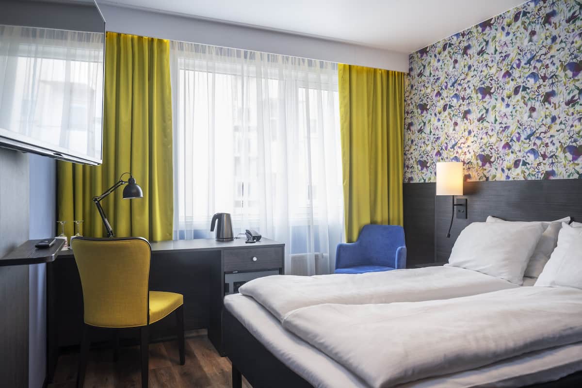 Camera, accessibile ai disabili | Biancheria da letto di alta qualità, materassi a doppio strato, minibar