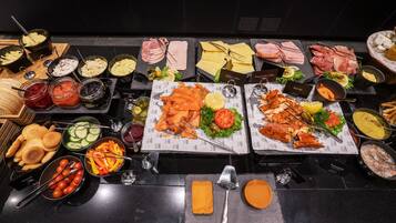 Tägliches inbegriffenes Frühstücksbuffet