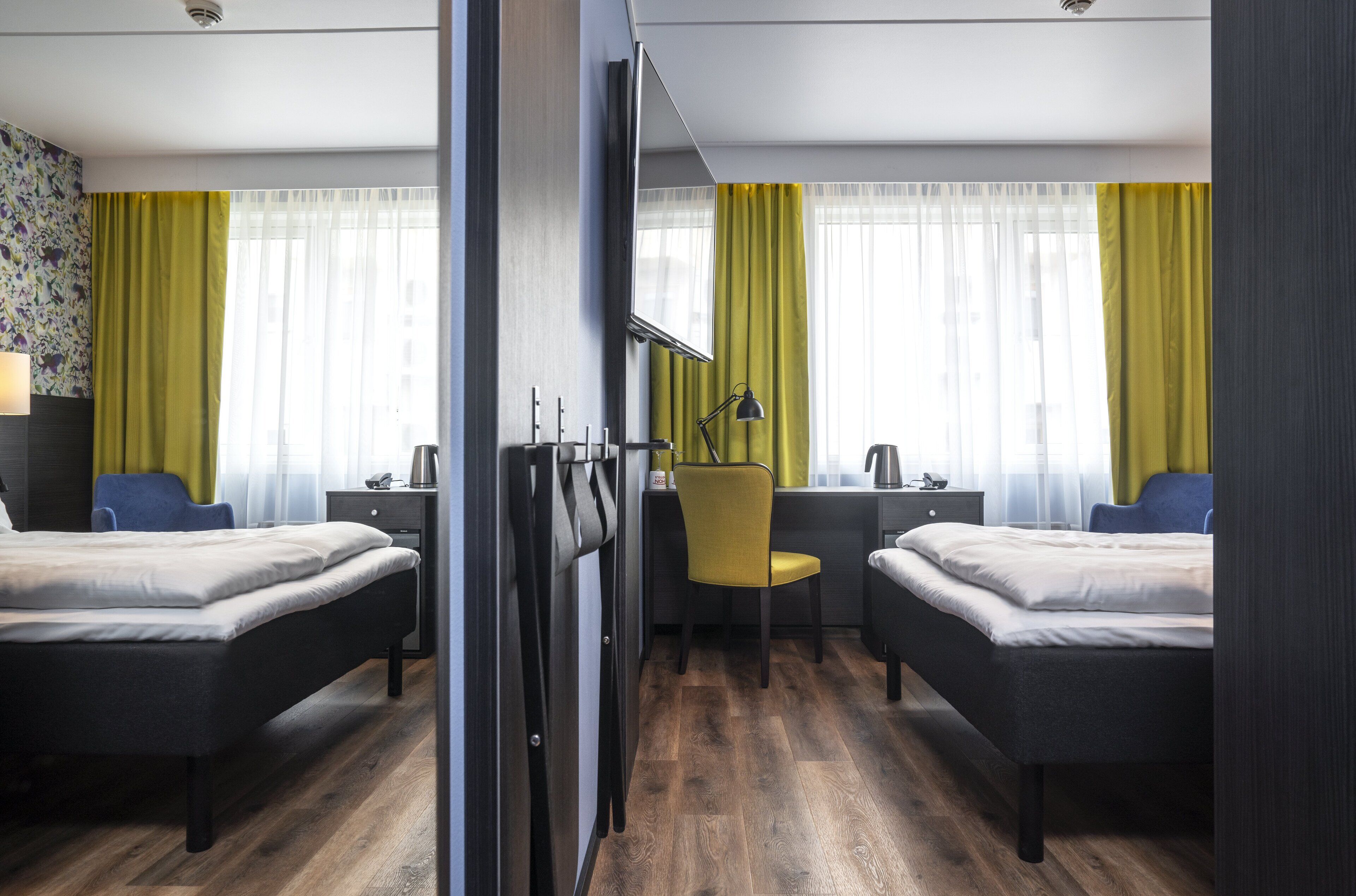 Premium-sengetøj, senge med topmadrasser, minibar, skrivebord