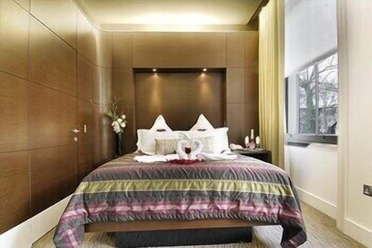 Tallelokero huoneessa, äänieristys, silitysrauta/-lauta, ilmainen Wi-Fi