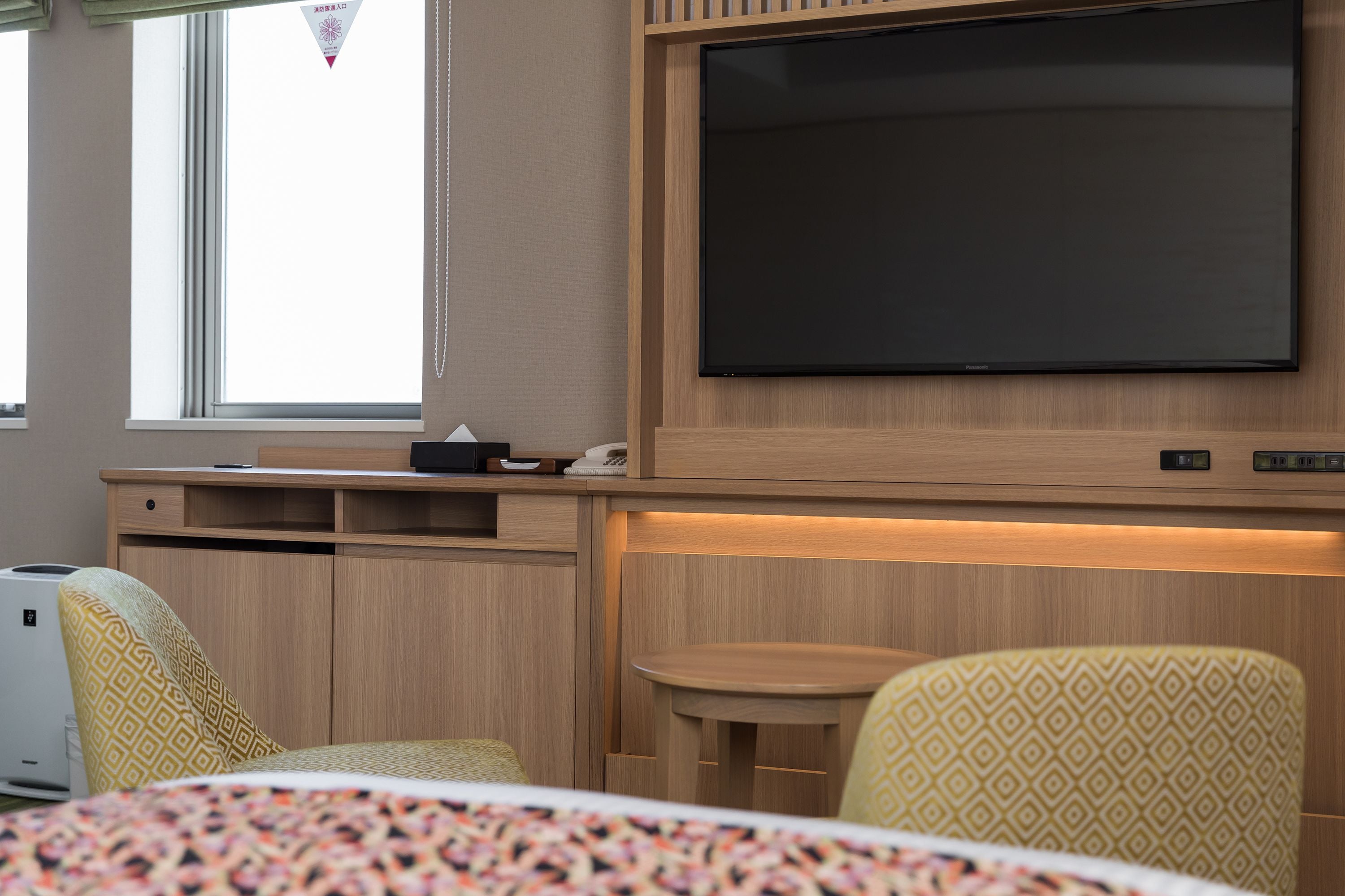 premium bedding, down duvets, in-room safe, desk