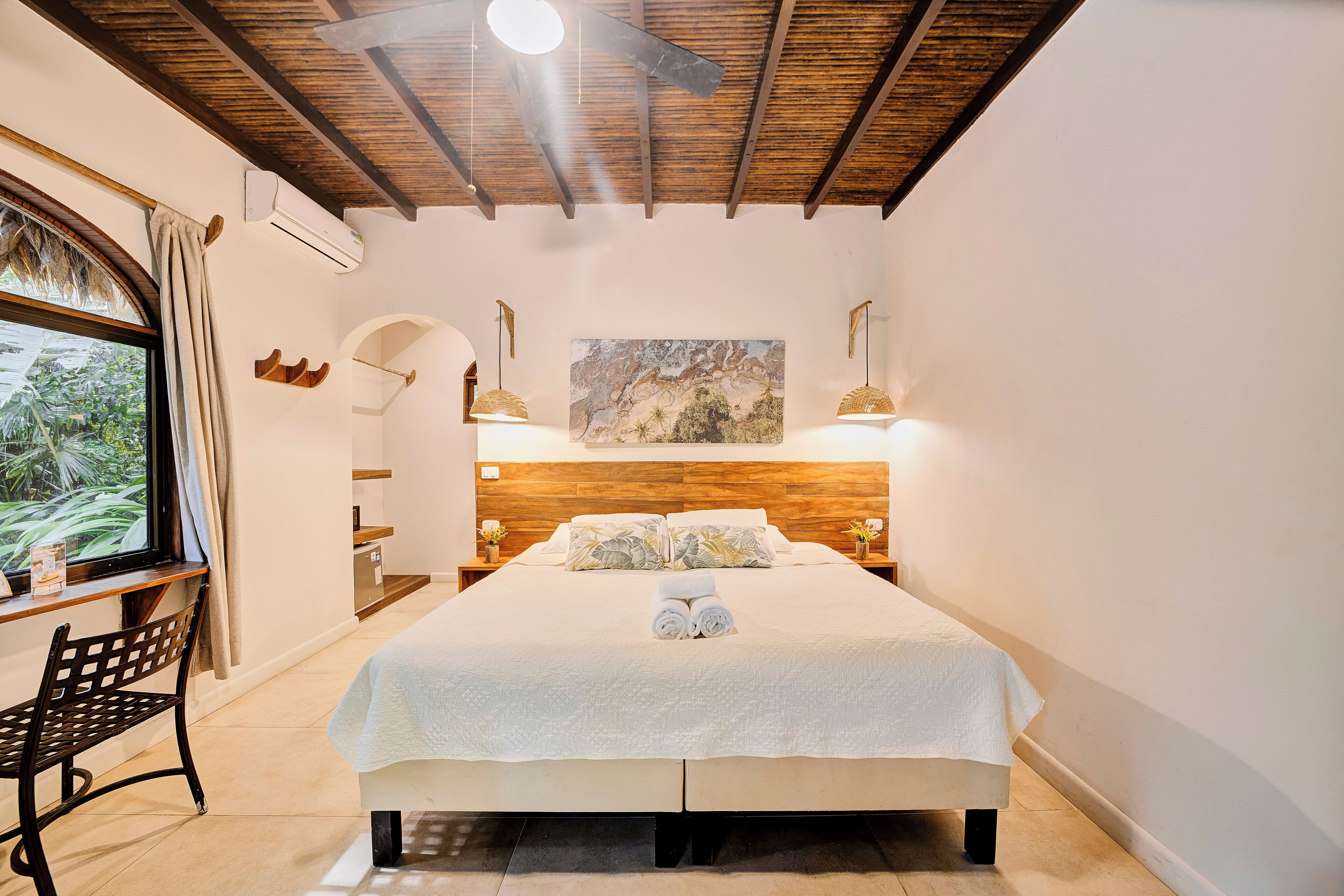 Habitación superior, 1 cama de matrimonio grande, vistas al jardín | Sábanas de algodón egipcio y ropa de cama de alta calidad