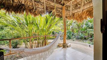 Superior Room, 1 King Bed, Garden View | Living area | Flat-screen TV