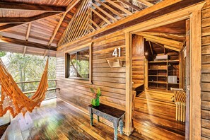 家庭平房, 2 张双人床, 花园景观 | 起居区 | 平板电视